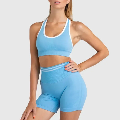 Seamless yoga set with hip-lifting shorts